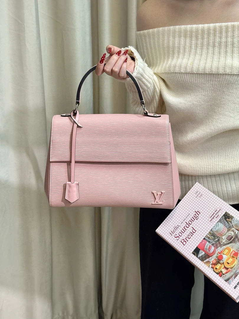 95新 LouisVuitton/路易威登 lv 樱花粉水波纹克鲁尼手提包