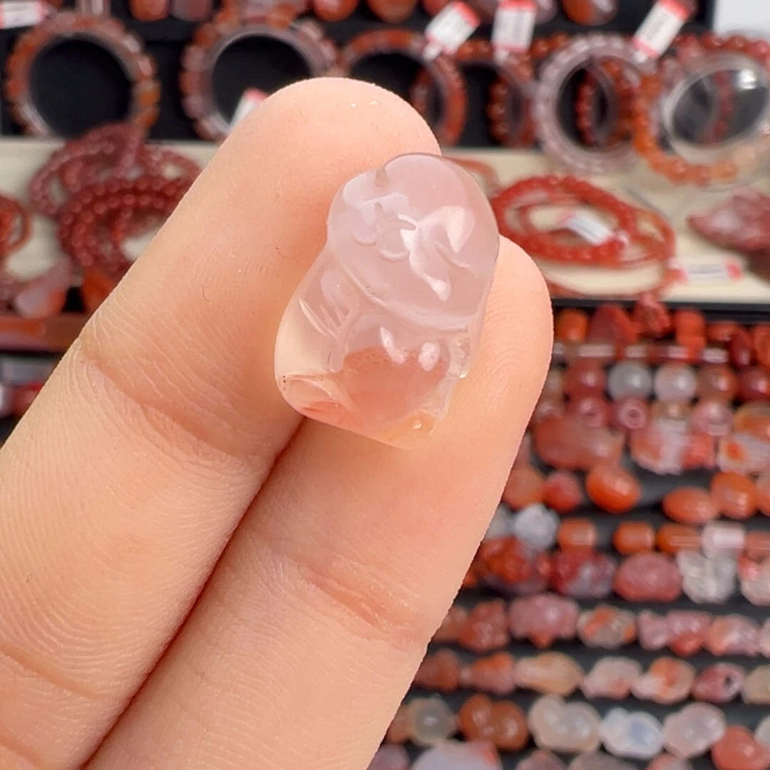 南红玛瑙未镶嵌颈饰爱心兔