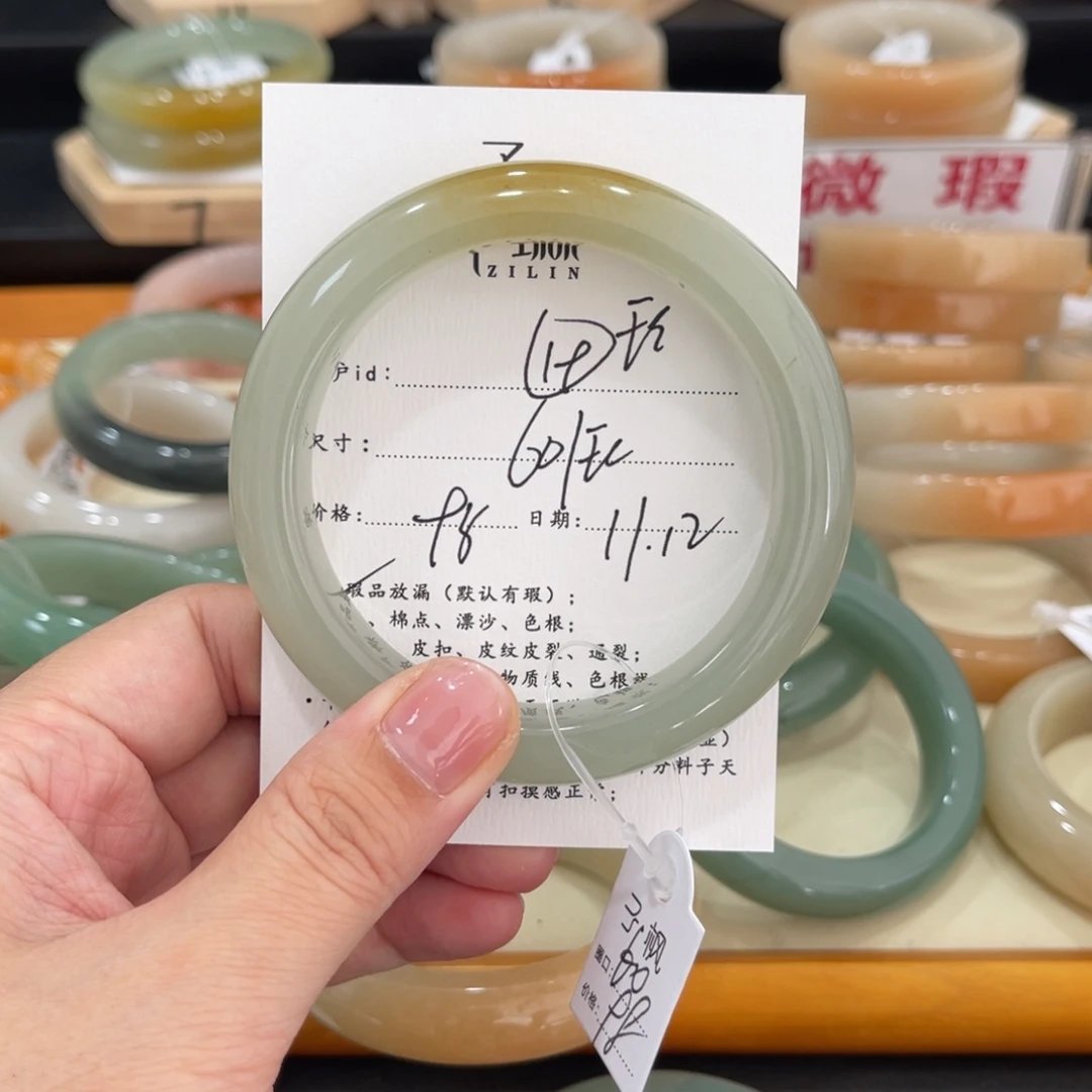 未镶嵌手镯石英质玉