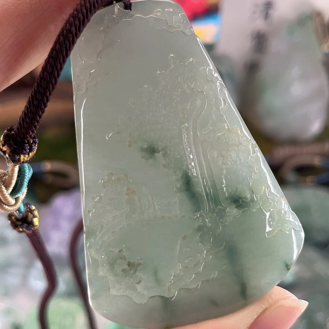翡翠未镶嵌颈饰山水牌