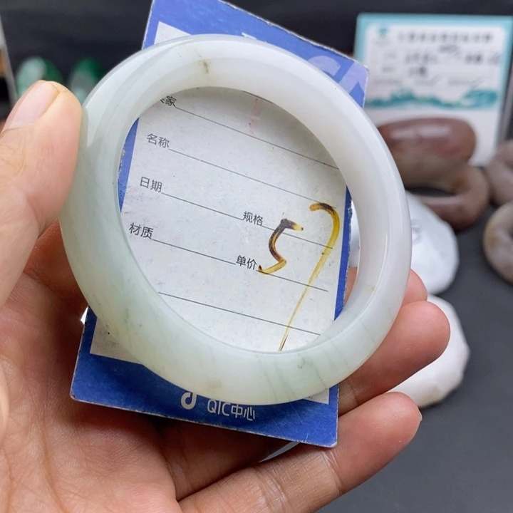 未镶嵌手镯石英质玉