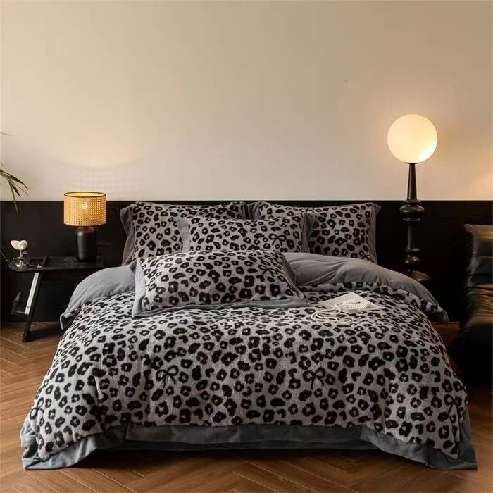 轻奢高级感托斯卡豹纹牛奶绒四件套加厚被套双面绒被罩床单床笠款