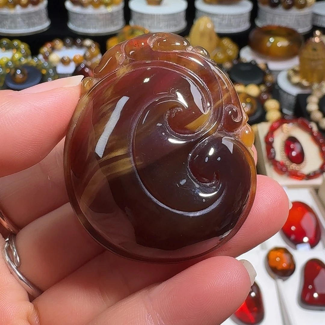 琥珀未镶嵌裸石天然缅甸红蜜如意吊坠