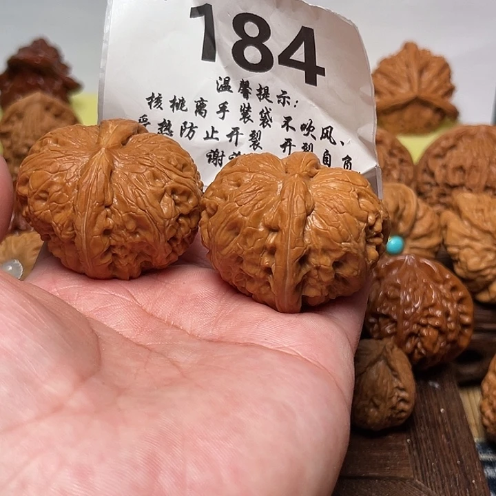 把件桃核平谷元宝。肚42。 184