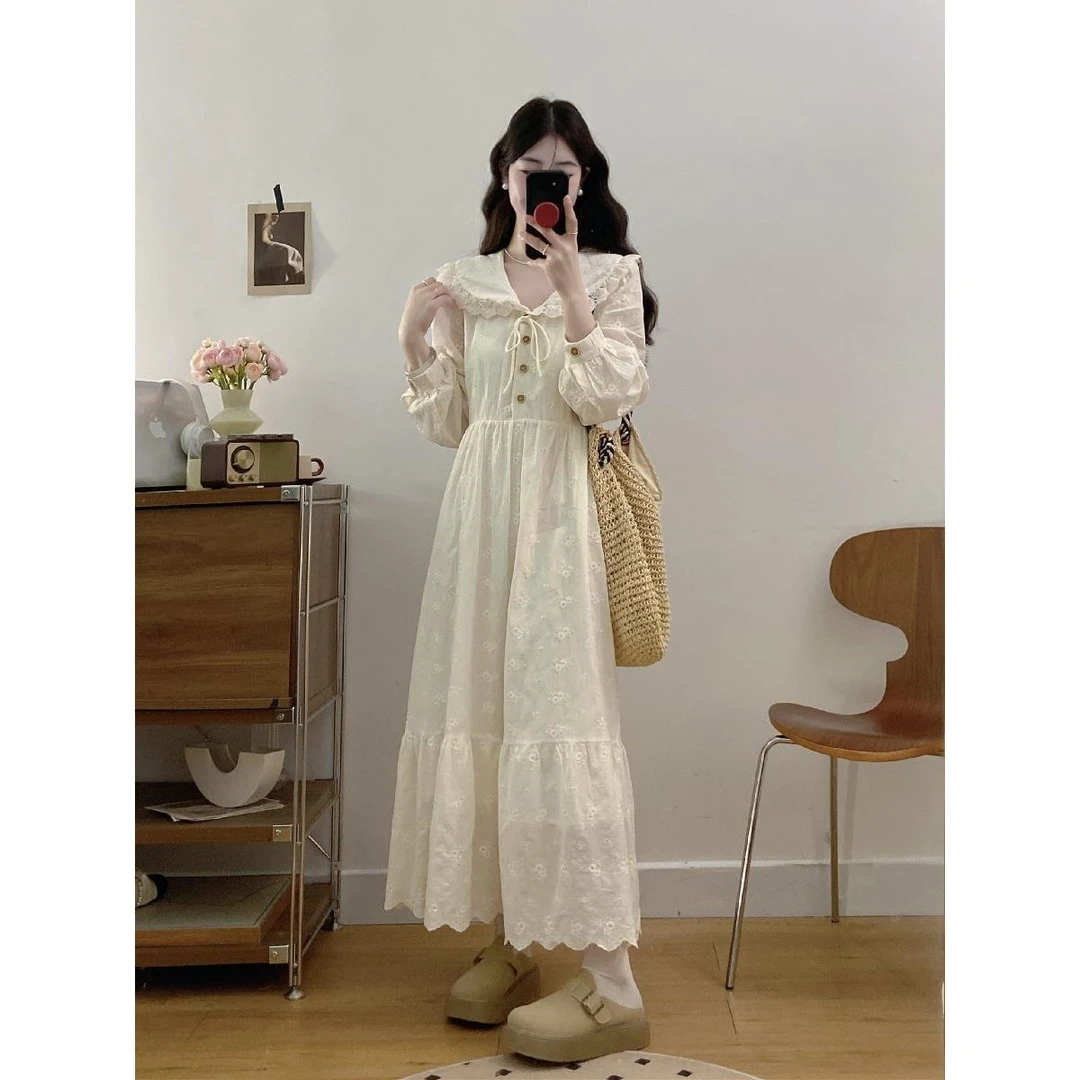 2025大码女装法式甜美刺绣气质连衣裙茶歇显瘦娃娃领温柔风裙子