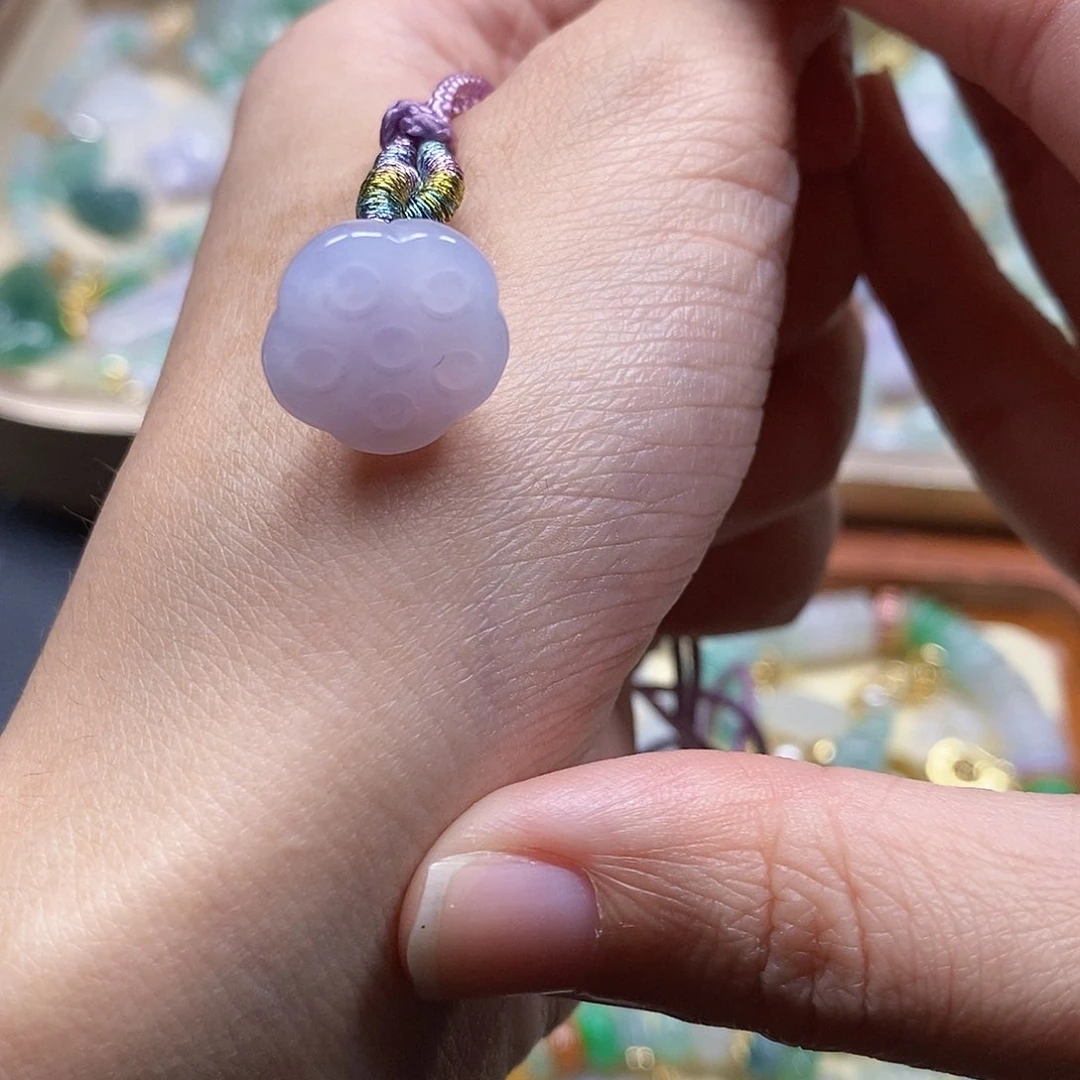 翡翠颈饰未镶嵌闪