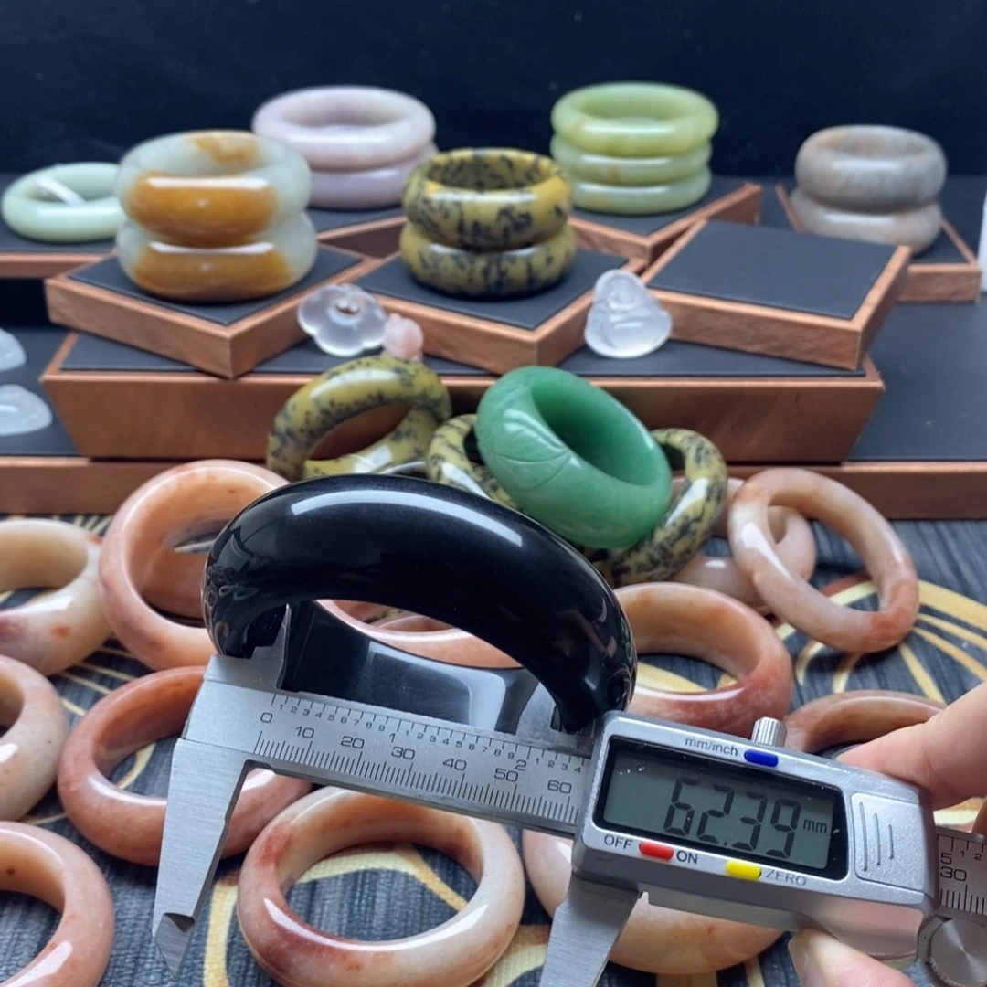 石英岩玉未镶嵌手镯