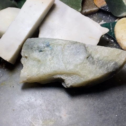 透闪石质玉未镶嵌挂件坏*叔