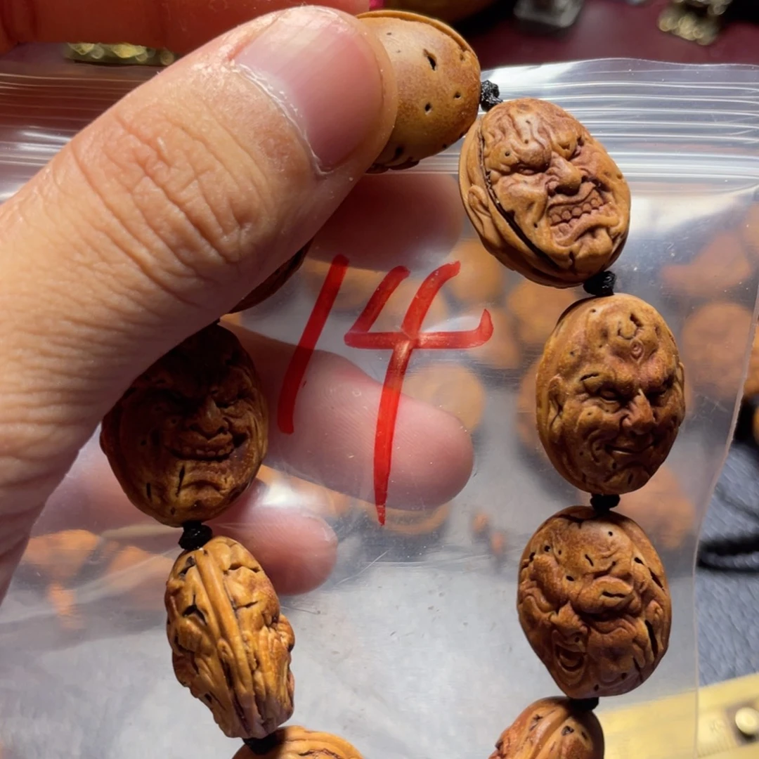 大桃核雕刻瑕疵恶僧