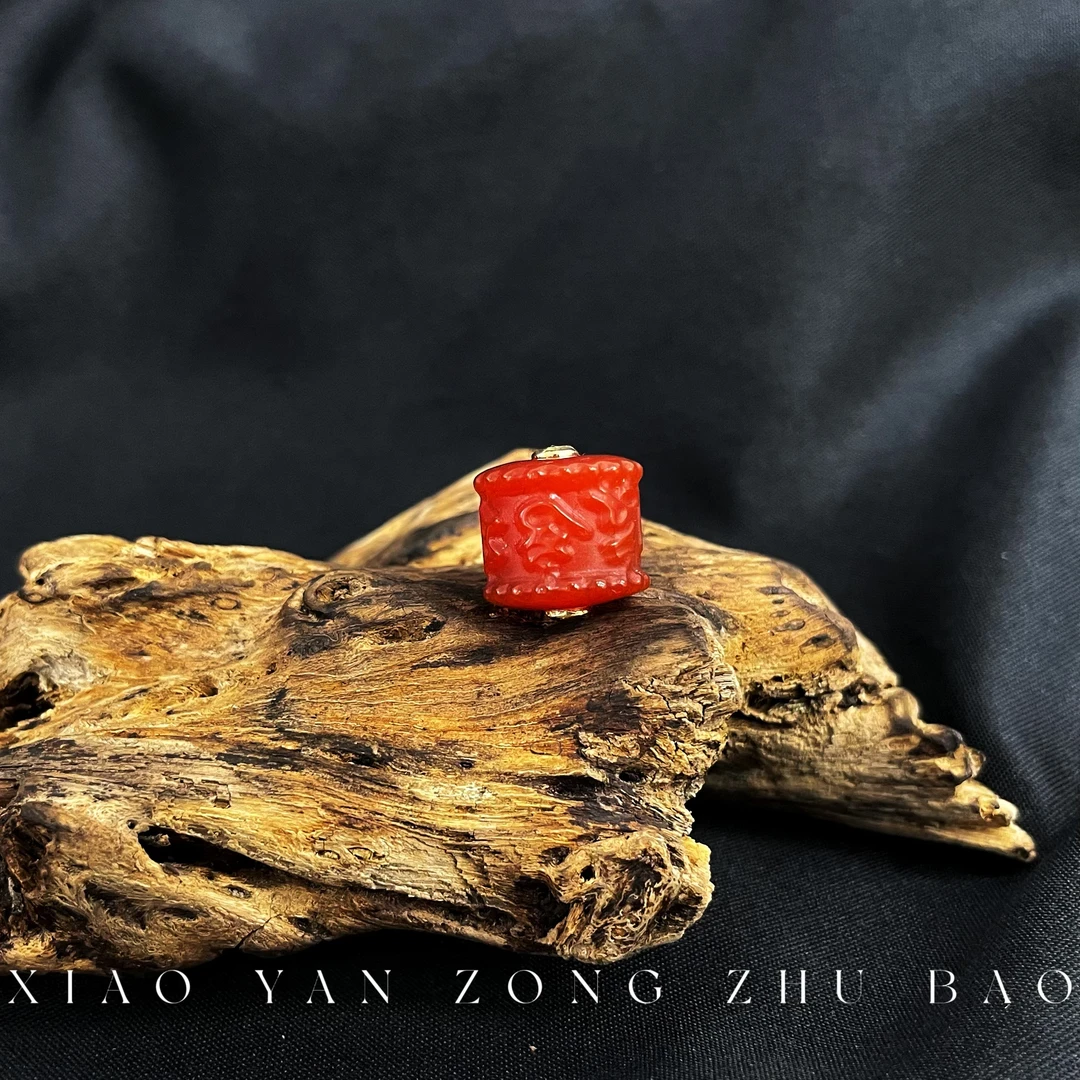 【小杨总珠宝】Y8821天然柿子红六字真言桶珠 约12mm带贴片【一个装】