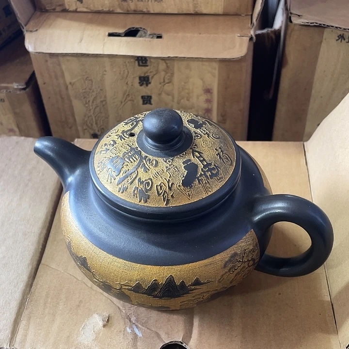 茶壶紫砂矿泥料手工制作的一把紫砂壶。