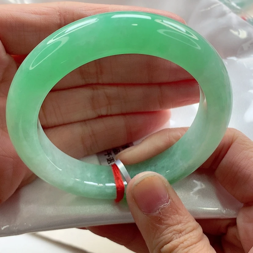 【闪购商品】翡翠手镯未镶嵌百*甜绿完美A
