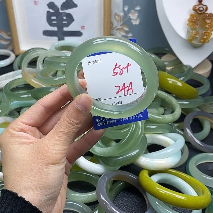 蛇纹石玉未镶嵌手镯