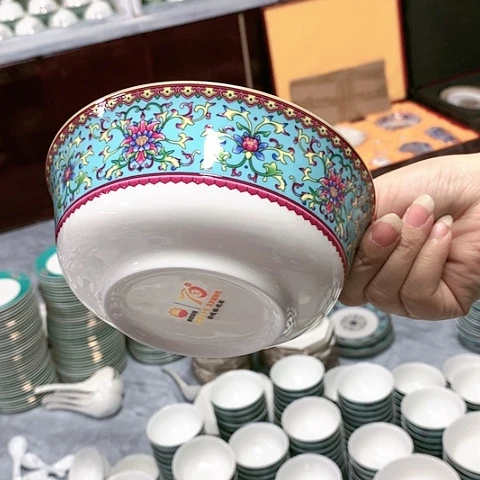 瓷珐琅彩面碗两个……