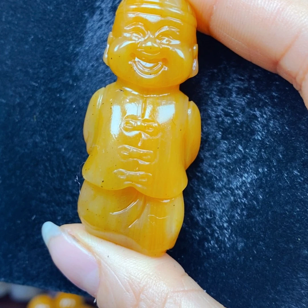 未镶嵌石英质玉（黄龙玉）颈饰