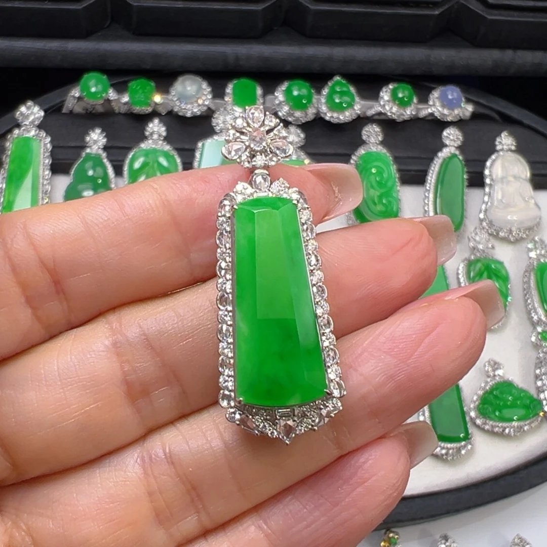 翡翠18K金镶嵌颈饰收到货48小时鉴赏期