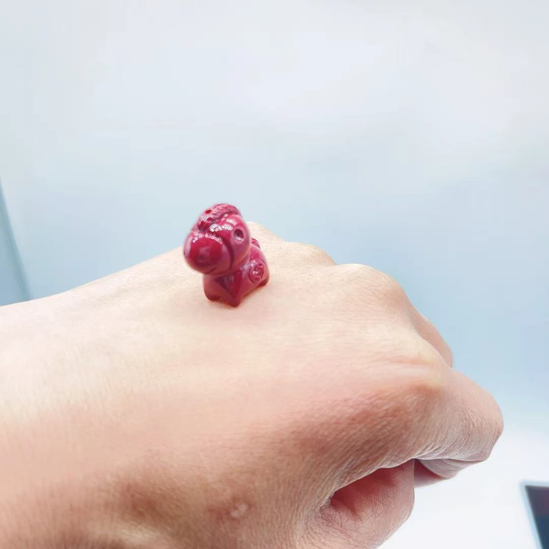含辰砂工艺品【玉美人曌璞阁】朱砂小马吊坠约卡20（多样性发一）