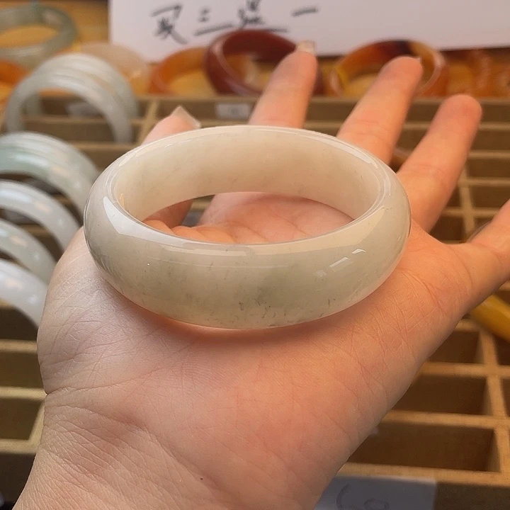 石英岩玉未镶嵌手镯130