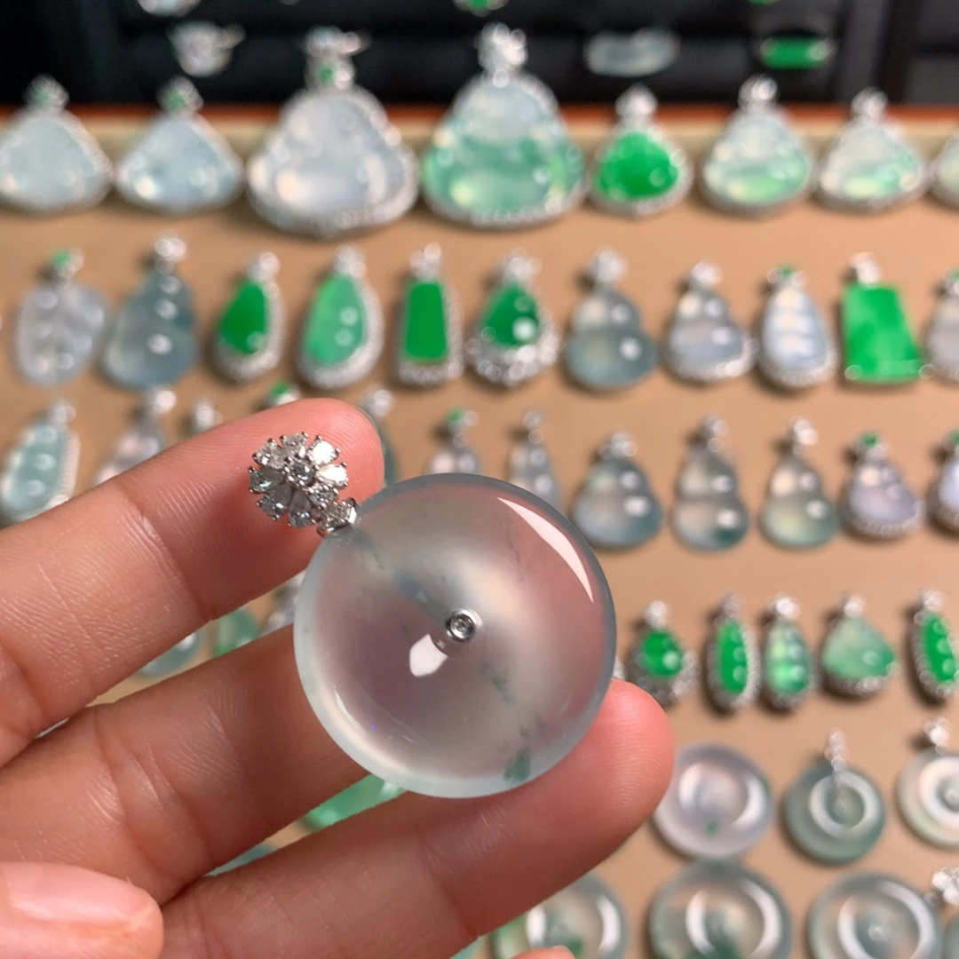 颈饰18K金镶嵌翡翠蓝刚玻璃种平安扣