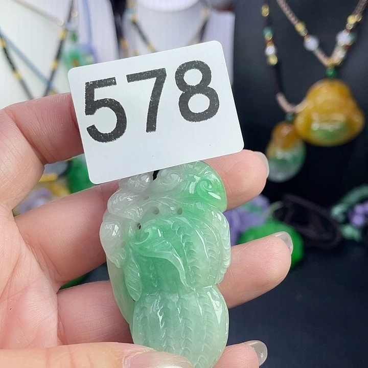 翡翠未镶嵌吊坠(赠链)