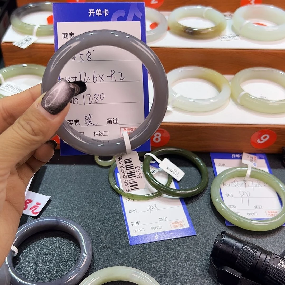 未镶嵌手镯和田玉笑*