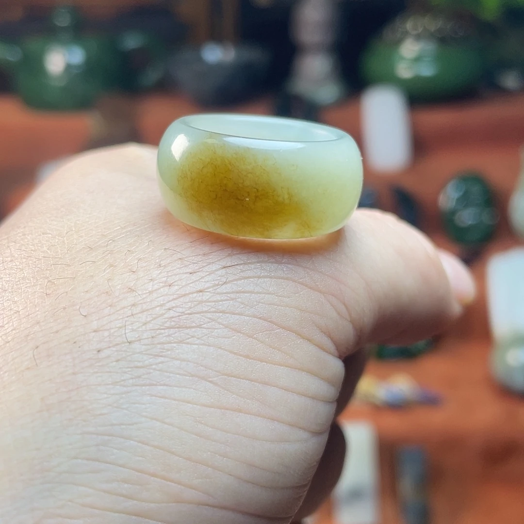 和田玉未镶嵌戒圈新疆且末一口糖戒圈带证书