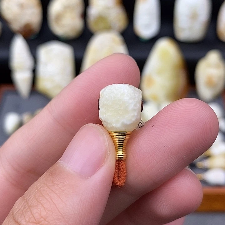 未镶嵌琥珀裸石10三通a744