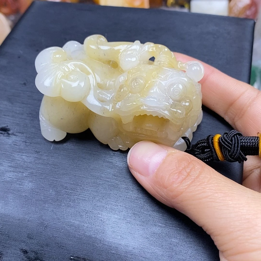 石英质玉（黄龙玉）颈饰未镶嵌