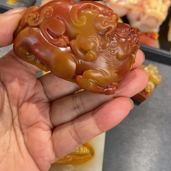 石英质玉（黄龙玉）足铂镶嵌颈饰