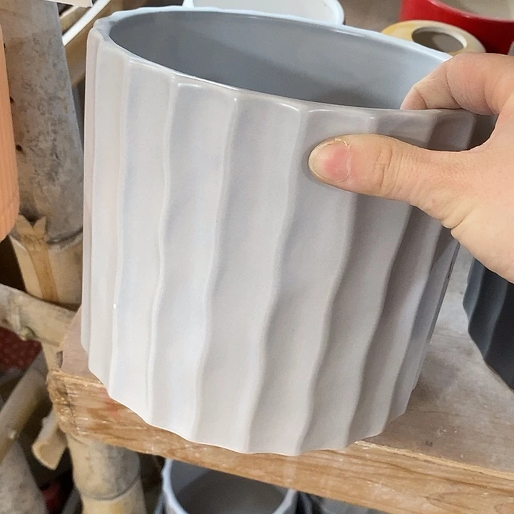 陶盆有孔 瑕疵针孔漏釉介意勿拍外高16 外口18