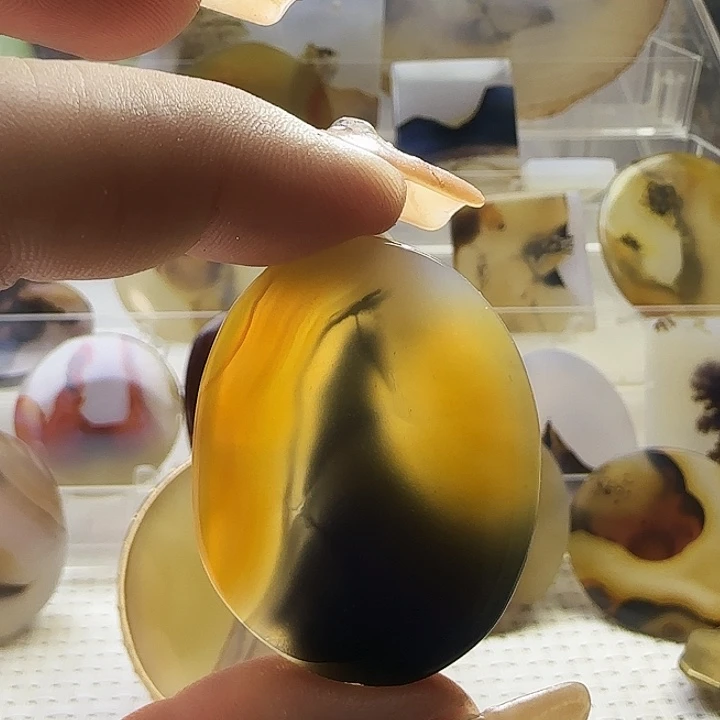 玛瑙/玉髓未镶嵌珠宝奇石