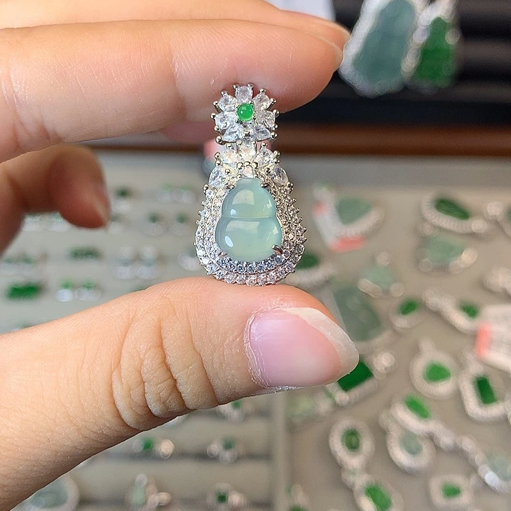 翡翠未镶嵌颈饰吊坠