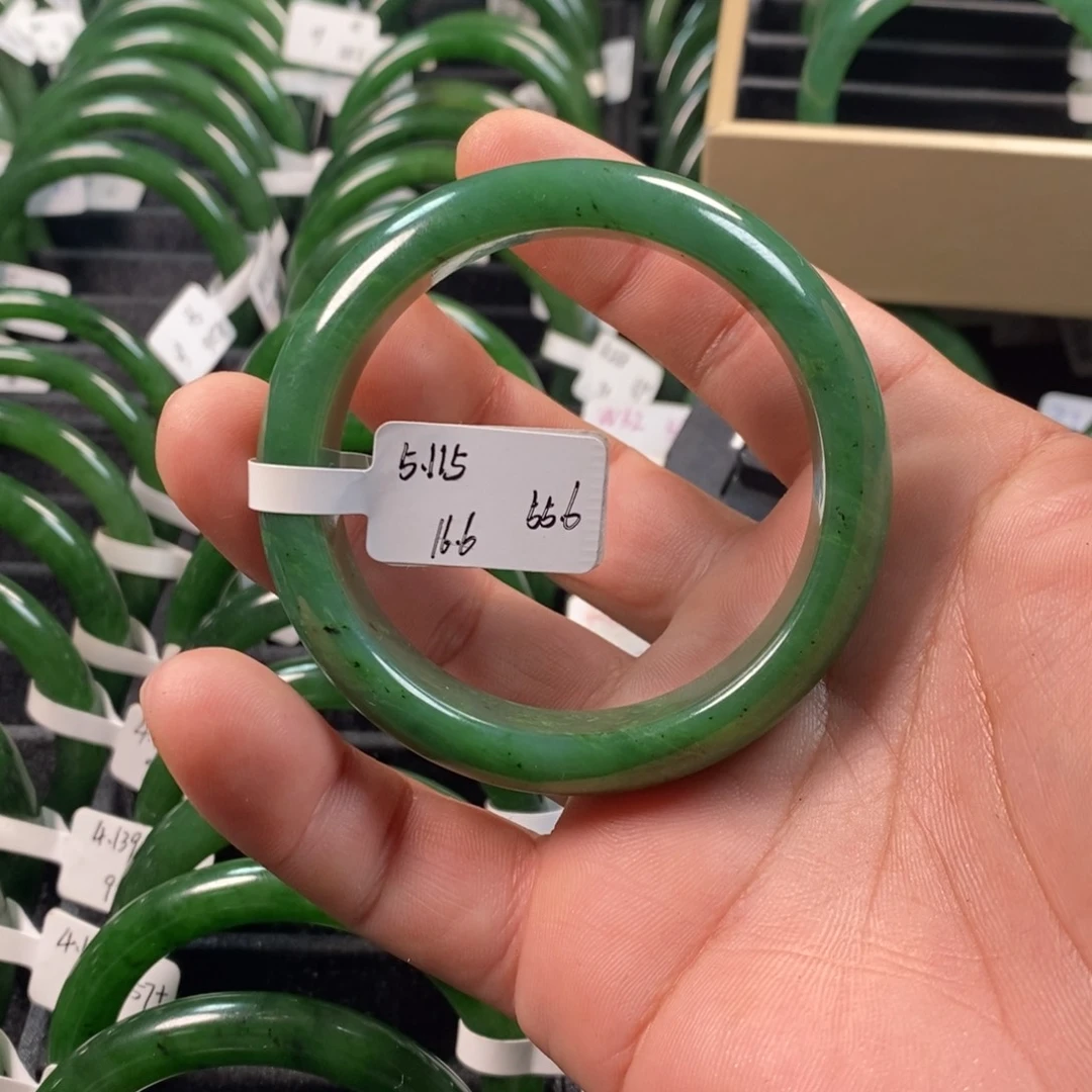 用***3和田玉（碧玉）未镶嵌手镯