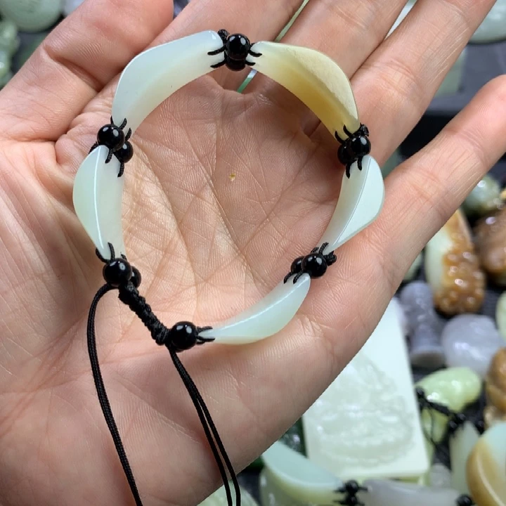 瓷***今和田玉未镶嵌颈饰