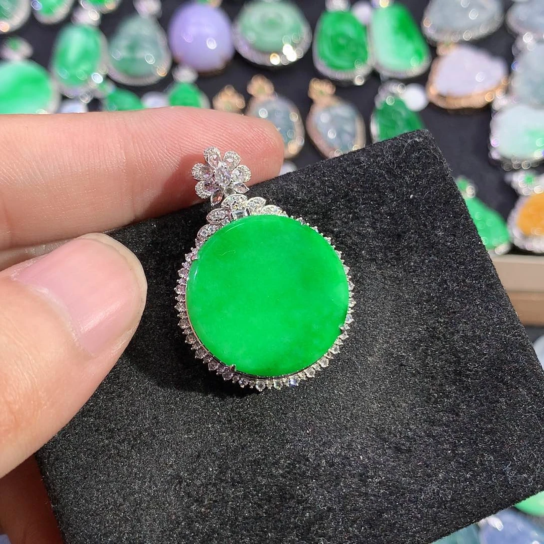 翡翠18K金镶嵌吊坠(赠链)