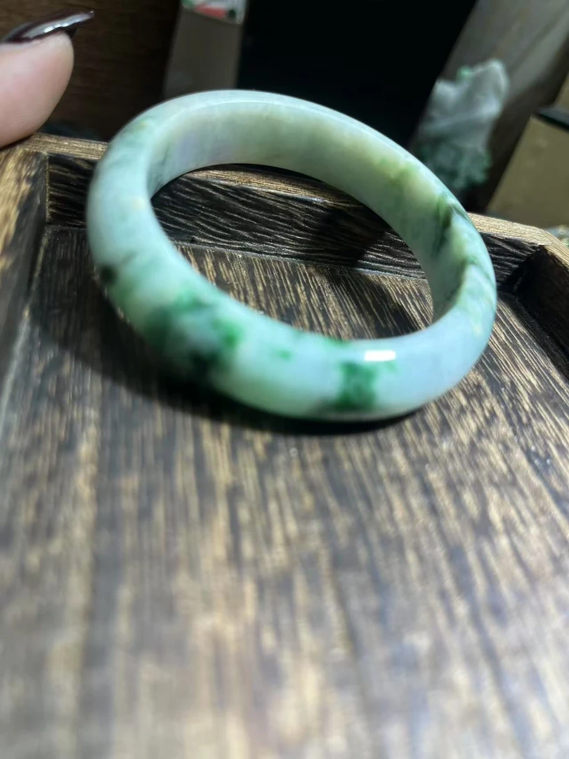 天然翡翠手镯正圈阳绿飘花