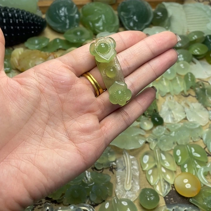 蛇纹石玉合金颈饰