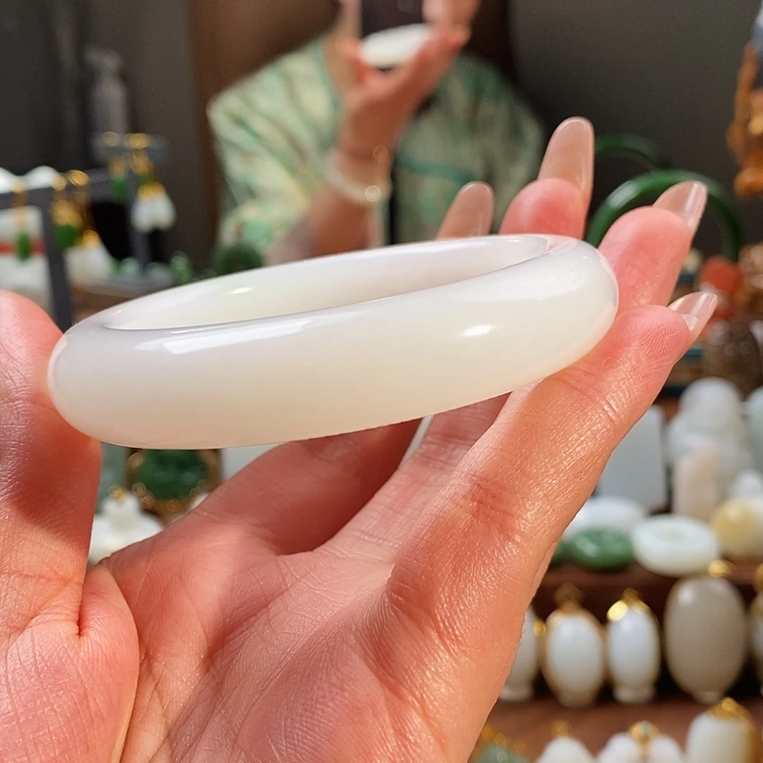 和田玉手镯未镶嵌若*