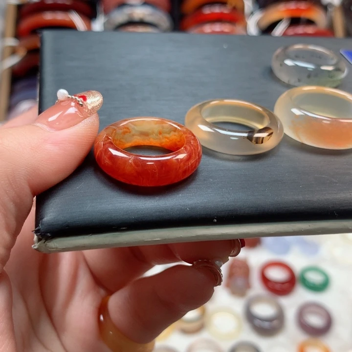 玛瑙/玉髓手镯未镶嵌旯*