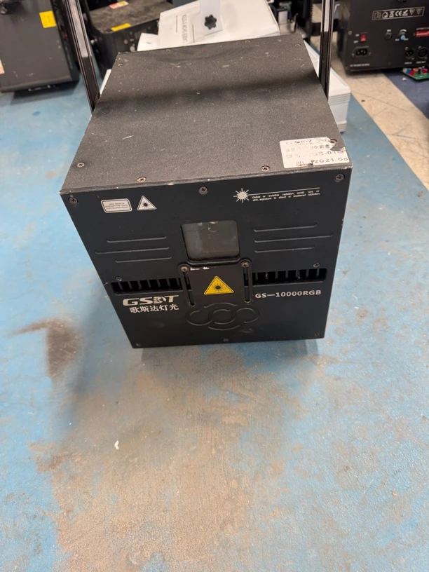 9新  10W表演激光灯一台