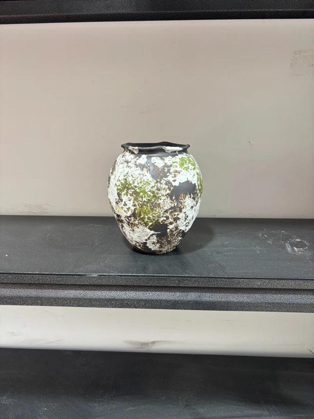 可用于家居装饰的绿植花盆有孔