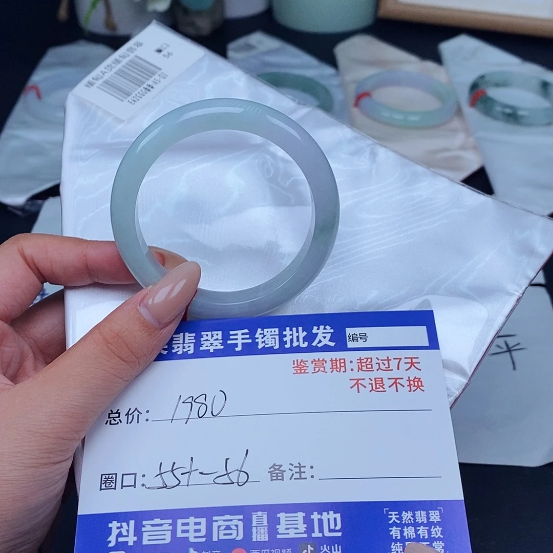 翡翠手镯未镶嵌百元手镯默认瑕疵