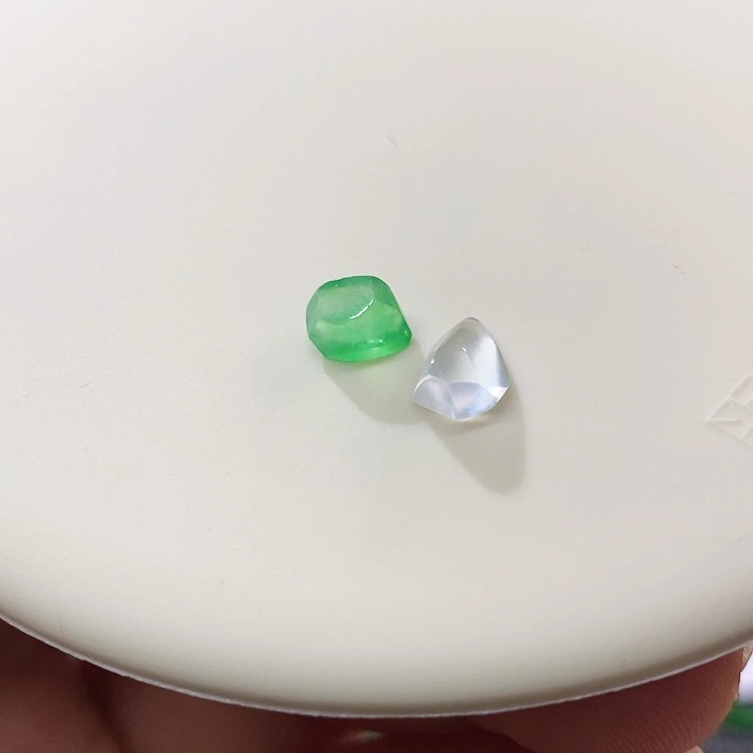 翡翠裸石玻璃随行一对