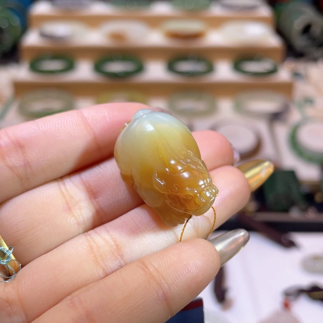 和田玉高品糖玉貔貅吊坠未镶嵌