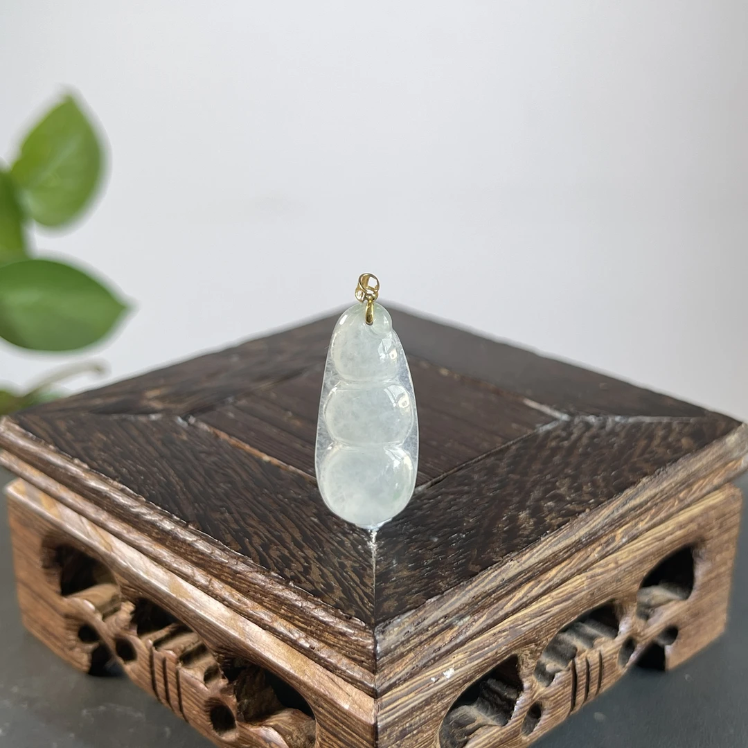 JTA05-29 天然缅甸A货翡翠 18K扣福豆