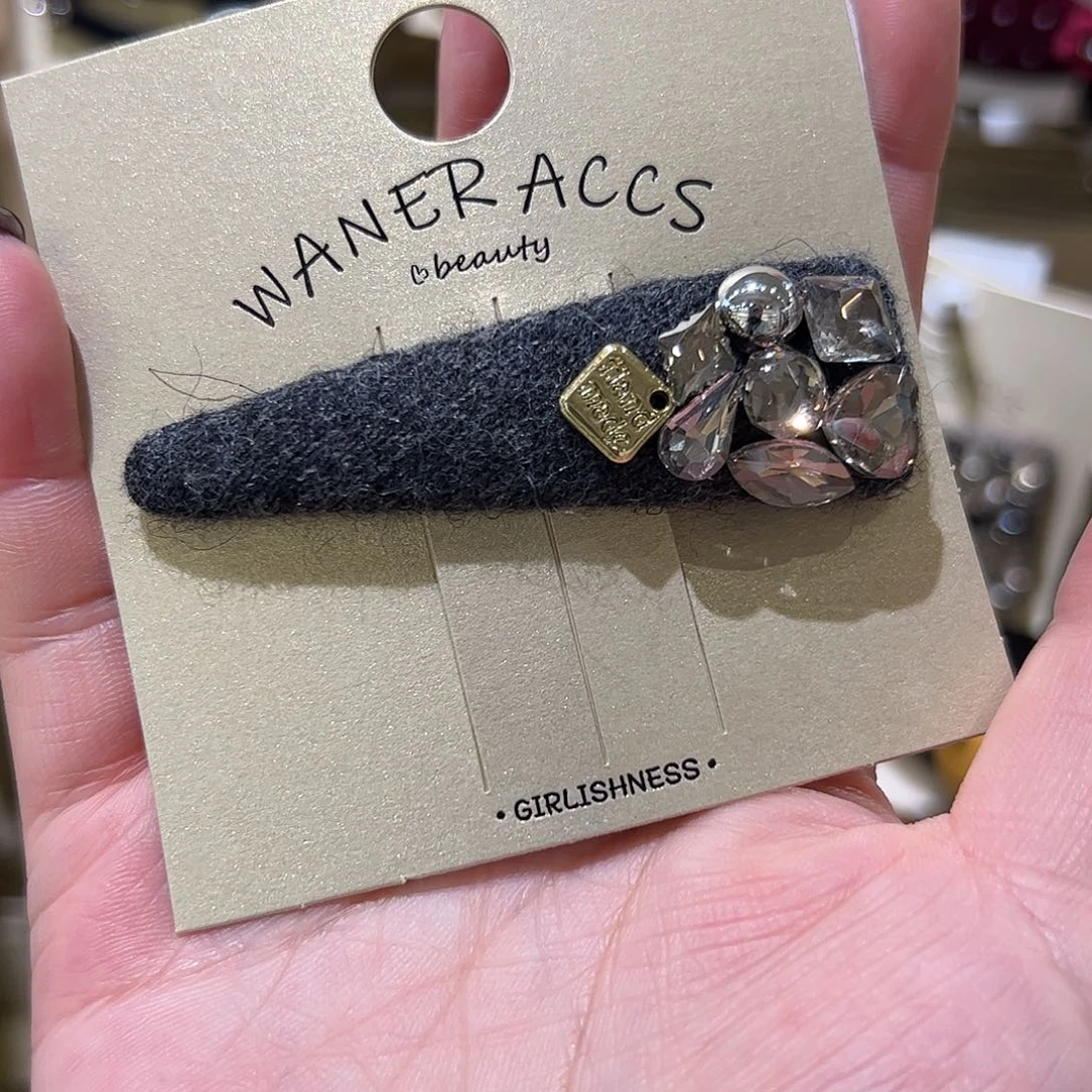 布艺非金属深灰钻拜拜夹