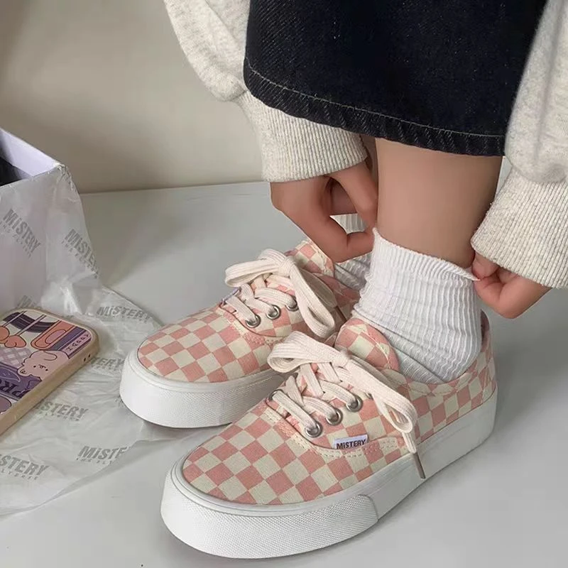 670 粉棋盘格粉色学生帆布鞋女韩版低帮时尚运动休闲鞋ins潮鞋