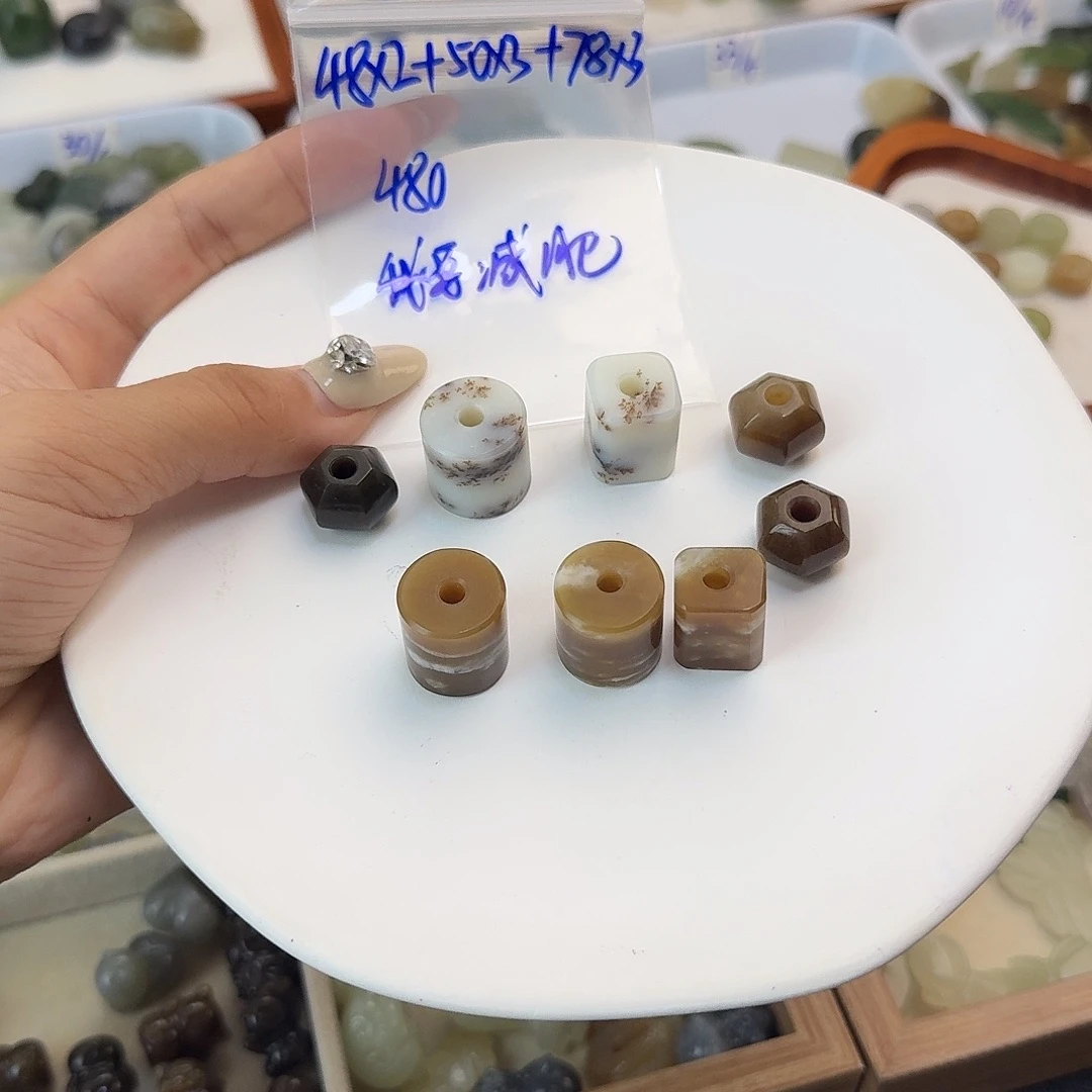 我***肥颈饰未镶嵌和田玉