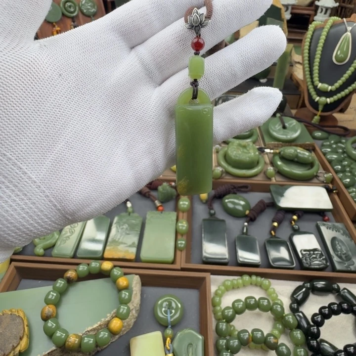 岫岩河磨玉（透闪石质玉）未镶嵌颈饰