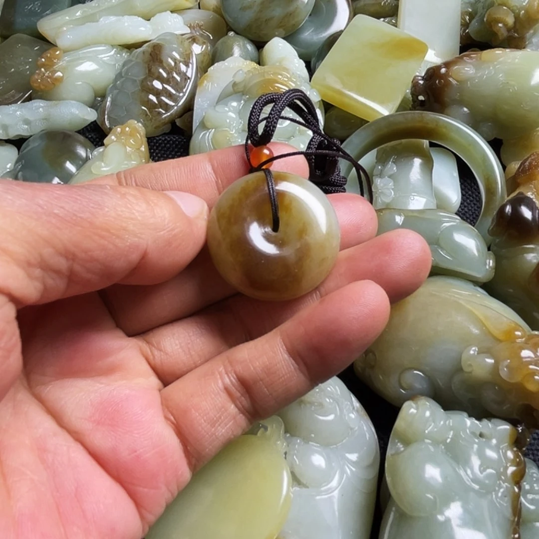 和田玉未镶嵌吊坠(不含链)拜**拜